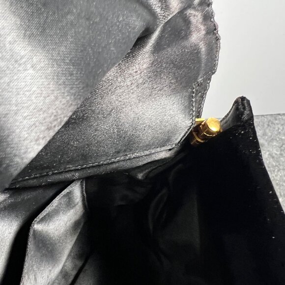 Bienen Davis VTG Black Velvet & Gold Tone Metal Trim Clutch W/ Mirror & Pouch - Picture 15 of 16